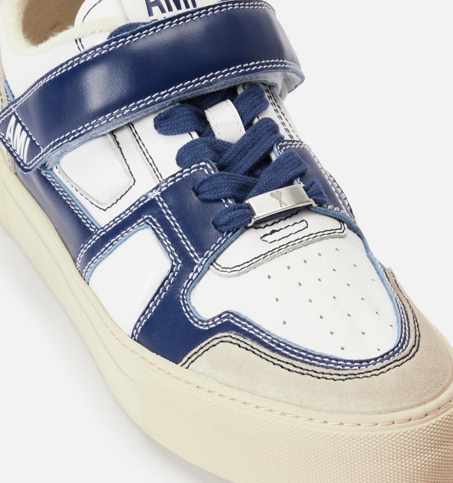 White / Navy Ami Paris Low Top Ami Arcade Sneakers | ami_IE194