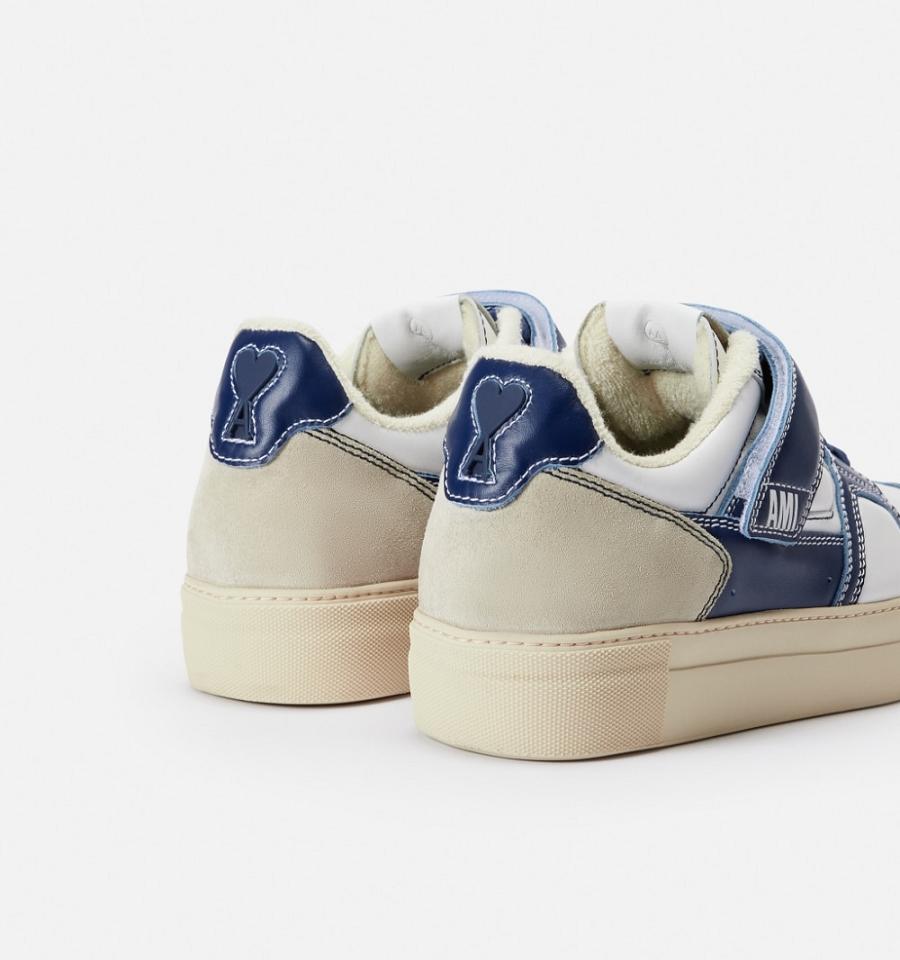 White / Navy Ami Paris Low Top Ami Arcade Sneakers | ami_IE194